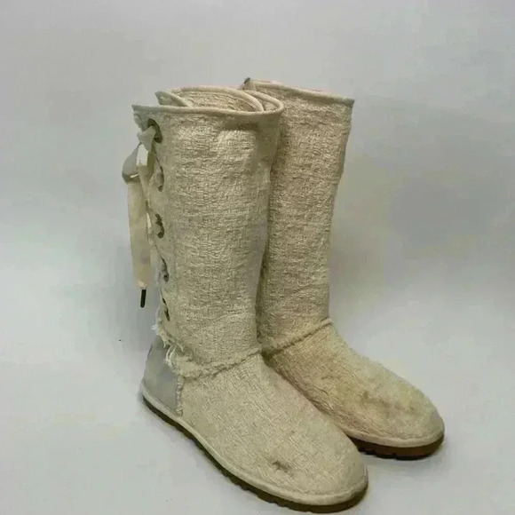 Ugg  size 5 lace up boots - Picture 1 of 8